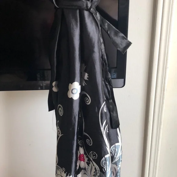 Silky Black Floral Satin Kimono Robe with Pink Accents - Picture 8 of 10